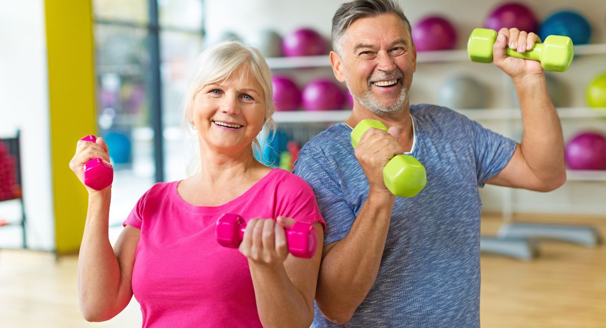 5 hábitos diarios para acelerar el crecimiento muscular a medida que envejeces